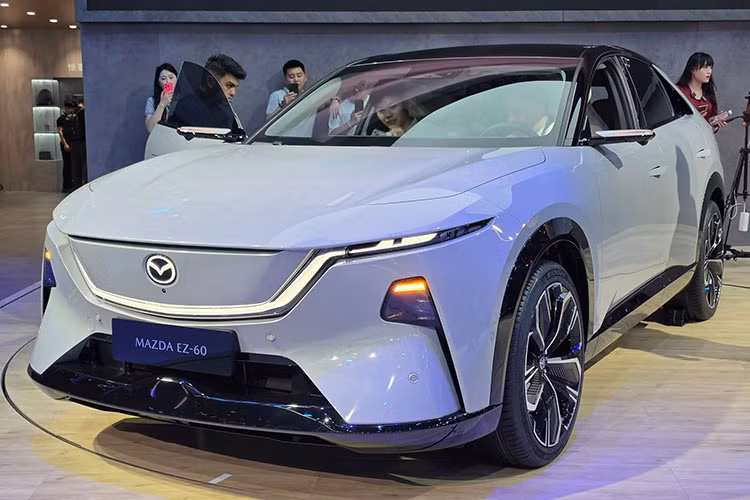 Tan thay Mazda EZ-60 2026 - SUV lai coupe ban hybrid thuan dien-Hinh-2