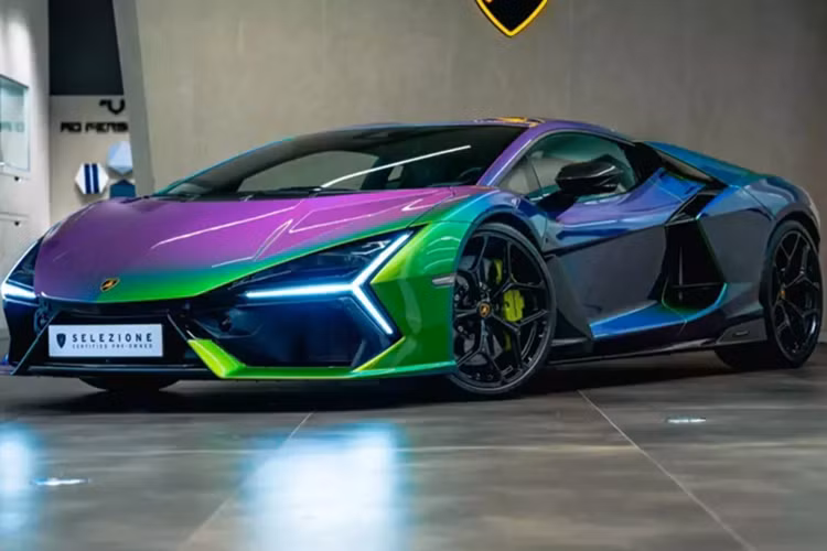 Lamborghini Revuelto mau son dac biet, co the len den 2 ty dong-Hinh-3