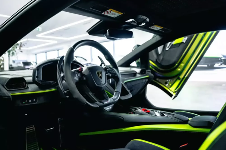 Lamborghini Revuelto mau son dac biet, co the len den 2 ty dong-Hinh-4