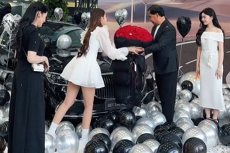 Mercedes-Benz Maybach gan 9 ty do dang Lo Lem con gai Quyen Linh-Hinh-4