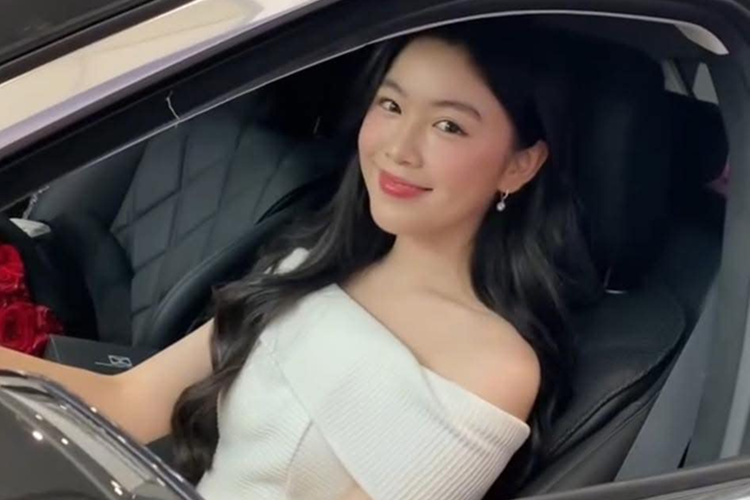 Mercedes-Benz Maybach gan 9 ty do dang Lo Lem con gai Quyen Linh-Hinh-5