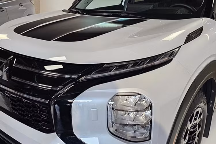 Ra mat Mitsubishi Outlander ban dia hinh, gia khoang 30.000 USD?-Hinh-2