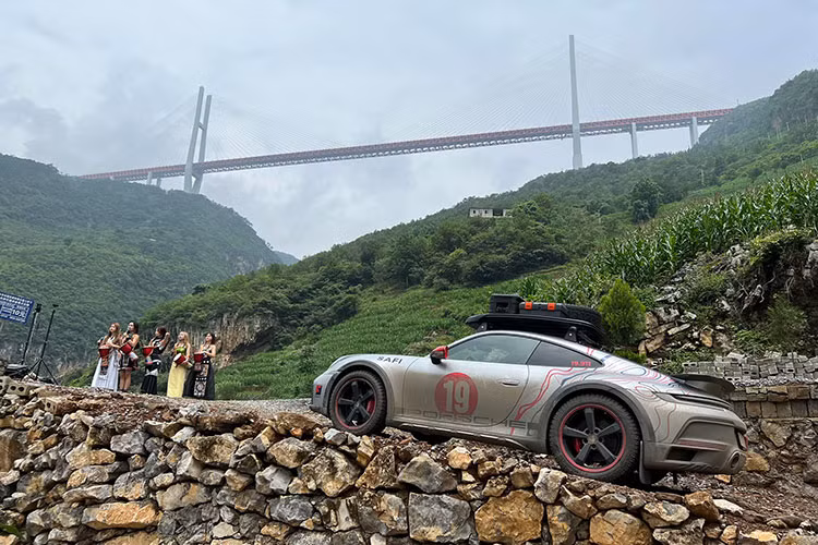 Porsche 911 Dakar cua dai gia Viet 