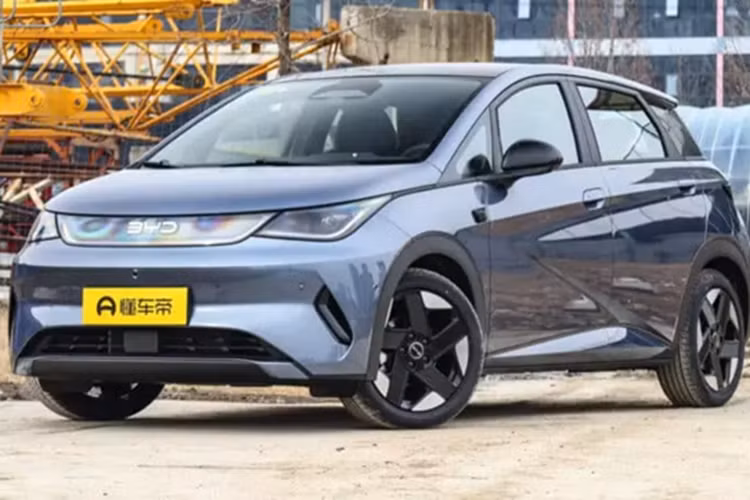 BYD Dolphin 2025 tu 323 trieu tai Trung Quoc, 