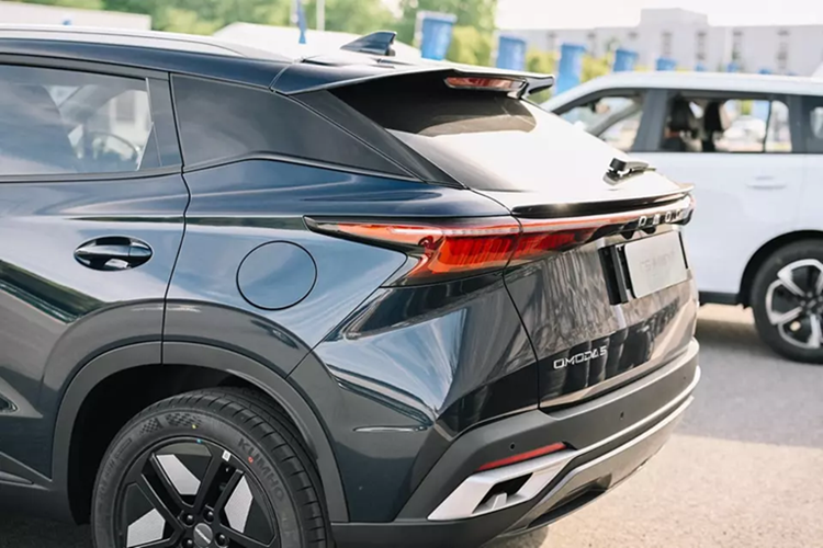 Cận cảnh Omoda C5 HEV chạy 1.000km/bình xăng sắp về Việt Nam? - Hình 4 Can canh Omoda C5 HEV chay 1.000km/binh xang sap ve Viet Nam?-Hinh-4