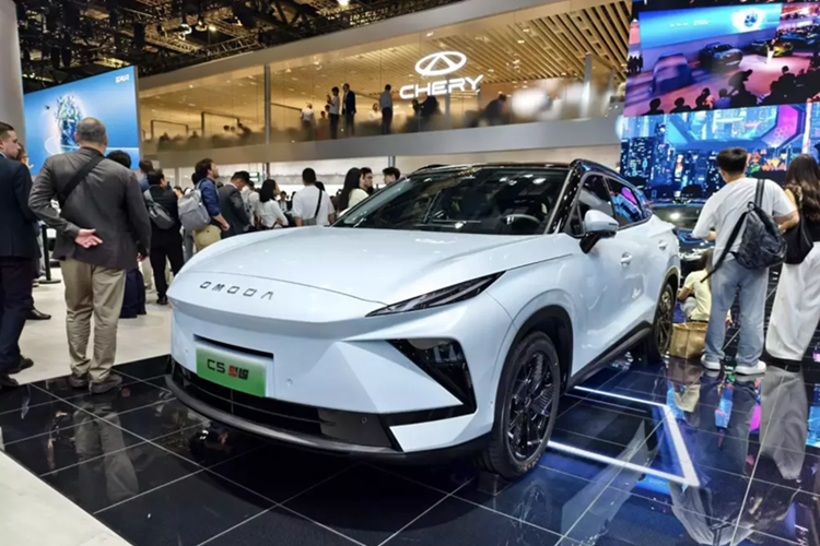 Cận cảnh Omoda C5 HEV chạy 1.000km/bình xăng sắp về Việt Nam? - Hình 11 Can canh Omoda C5 HEV chay 1.000km/binh xang sap ve Viet Nam?-Hinh-11