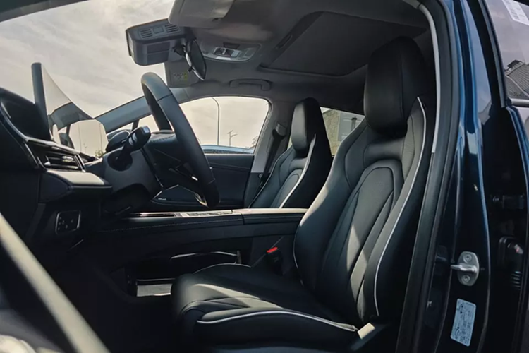 Cận cảnh Omoda C5 HEV chạy 1.000km/bình xăng sắp về Việt Nam? - Hình 9 Can canh Omoda C5 HEV chay 1.000km/binh xang sap ve Viet Nam?-Hinh-9