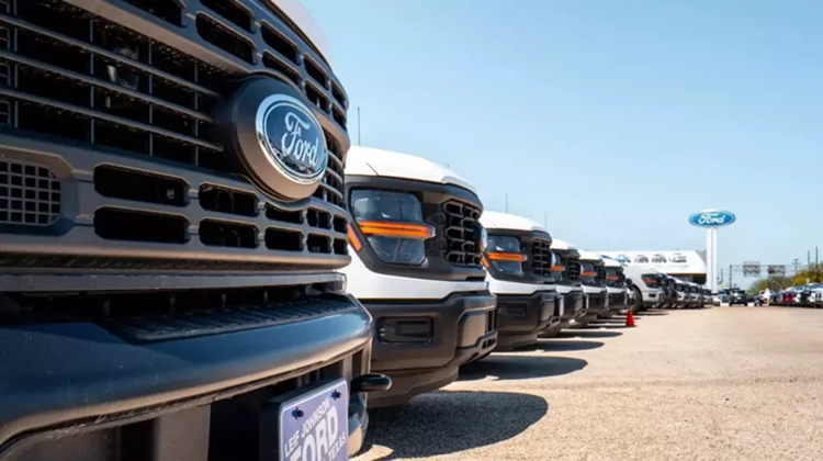 Nguoi My do xo mua oto de ne thue nhap khau moi