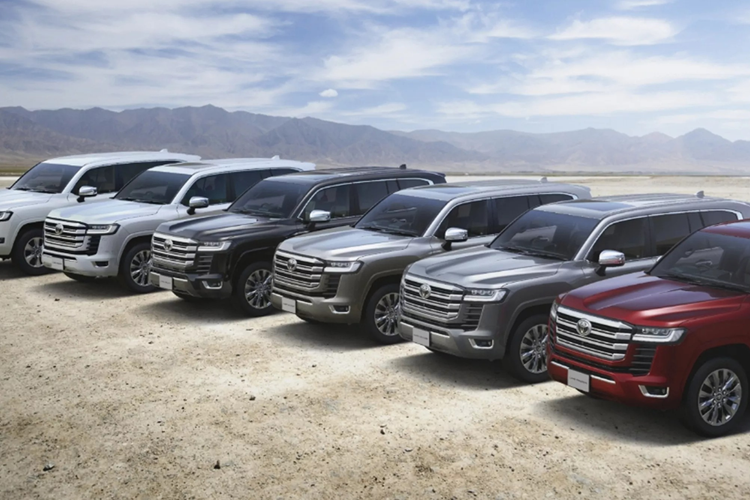 Toyota Land Cruiser LC300 2025 tu 893 trieu, chua ban da 