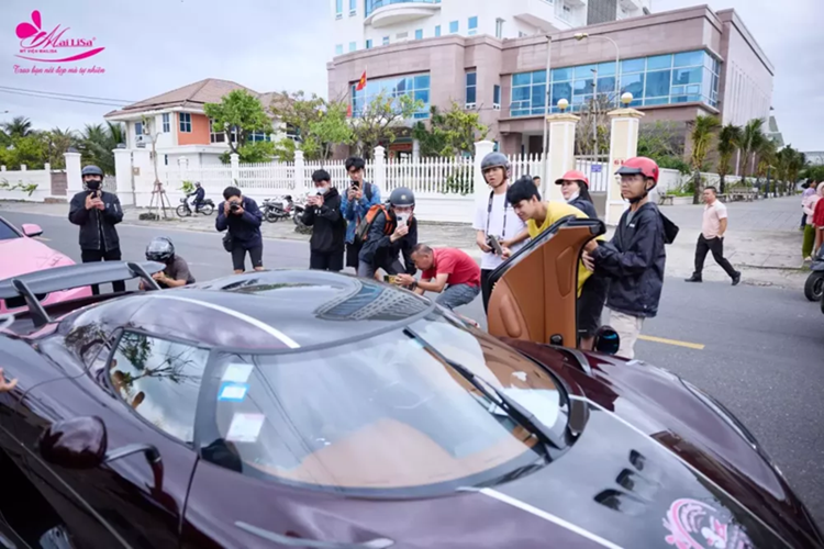 Dàn siêu xe gần 400 trăm tỷ của Hoàng Kim Khánh tại Đà Nẵng - Hình 2 Dan sieu xe gan 400 tram ty cua Hoang Kim Khanh tai Da Nang-Hinh-2