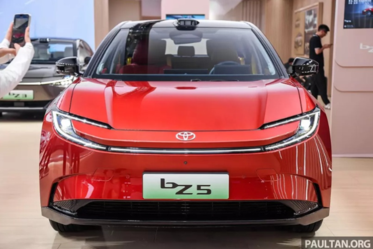 Can canh Toyota bZ5 tu 455 trieu dong, tam hoat dong 630 km-Hinh-2