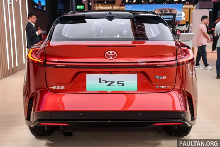Can canh Toyota bZ5 tu 455 trieu dong, tam hoat dong 630 km-Hinh-4