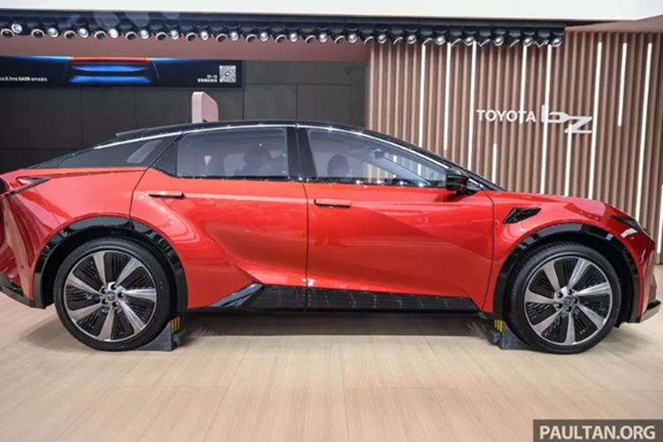 Can canh Toyota bZ5 tu 455 trieu dong, tam hoat dong 630 km-Hinh-3