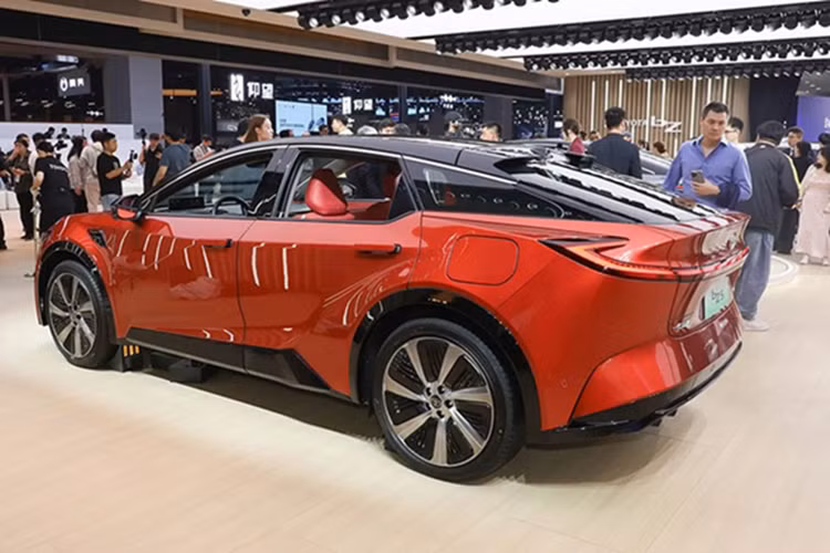 Can canh Toyota bZ5 tu 455 trieu dong, tam hoat dong 630 km-Hinh-10