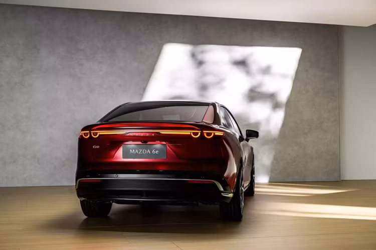 Mazda 6e EV 2025 trình làng tại châu Âu, chạy 555km/lần sạc - Hình 8 Mazda 6e EV 2025 trinh lang tai chau Au, chay 555km/lan sac-Hinh-8