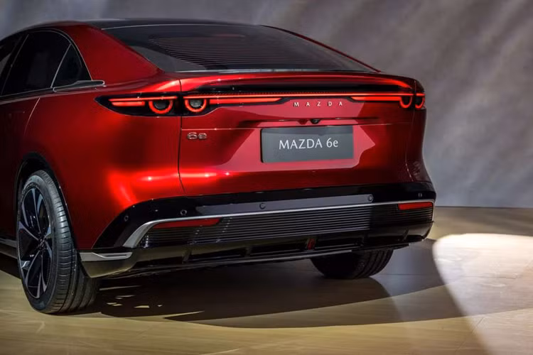 Mazda 6e EV 2025 trình làng tại châu Âu, chạy 555km/lần sạc - Hình 7 Mazda 6e EV 2025 trinh lang tai chau Au, chay 555km/lan sac-Hinh-7