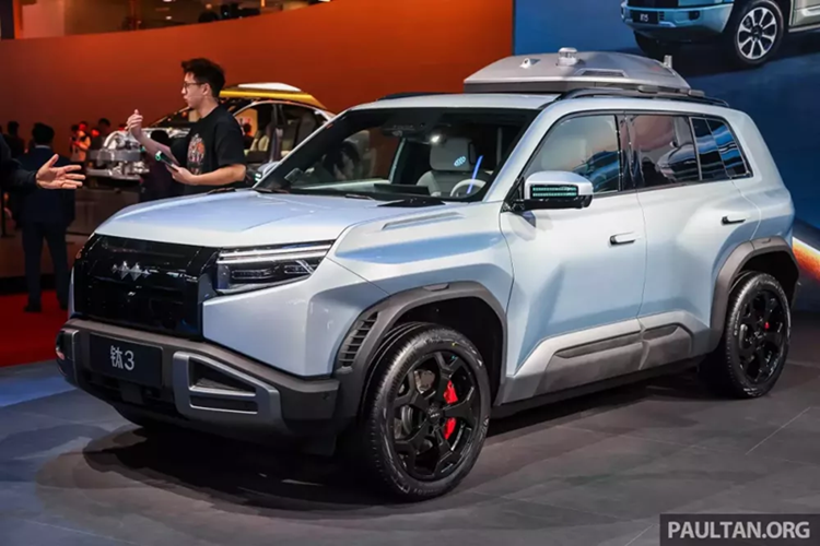 Tại Triển lãm Ô tô Thượng Hải 2025 hiện đang diễn ra tại Trung Quốc, hãng BYD đã lần đầu tiên mang mẫu xe BYD Tai 3 2025 mới đến trưng bày. Đây là mẫu ôtô điện đầu tiên của thương hiệu con Fangchengbao chuyên xe off-road thuộc hãng BYD. Tai 3 gia nhập dòng sản phẩm