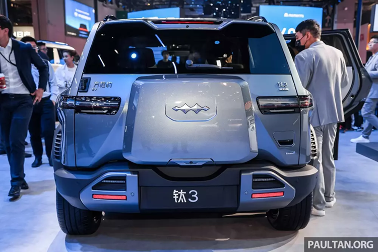 Tại thị trường Trung Quốc, mức giá xe BYD Tai 3 2025 dao động từ 133.800 - 193.800 Nhân dân tệ (khoảng 468 - 678 triệu đồng). Giống như các mẫu xe thuộc dòng sản phẩmBao, Tai 3 có thể được bán ra thị trường quốc tế dưới thương hiệu Denza.