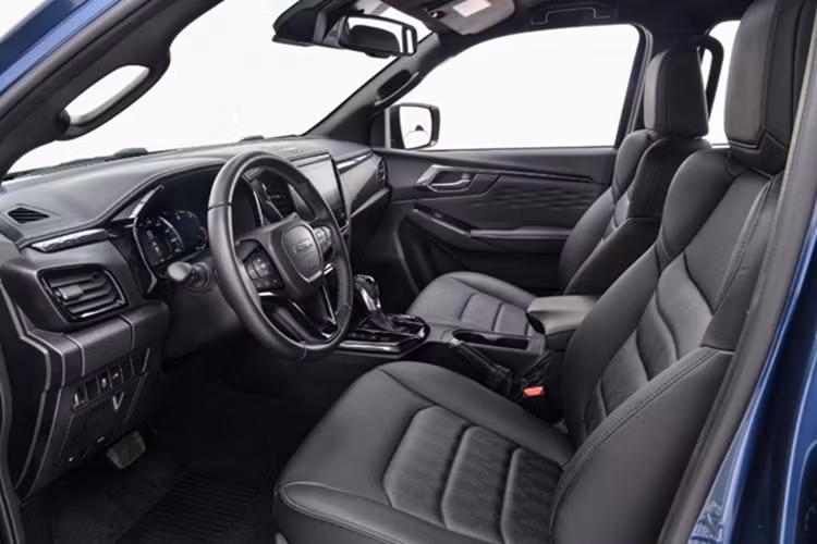 Isuzu D-Max EV 2025 ra mat, ban tai dien 