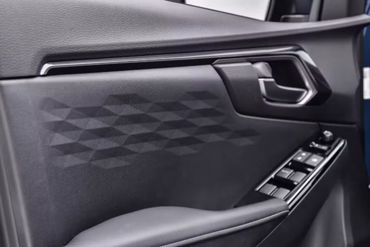 Isuzu D-Max EV 2025 ra mat, ban tai dien 