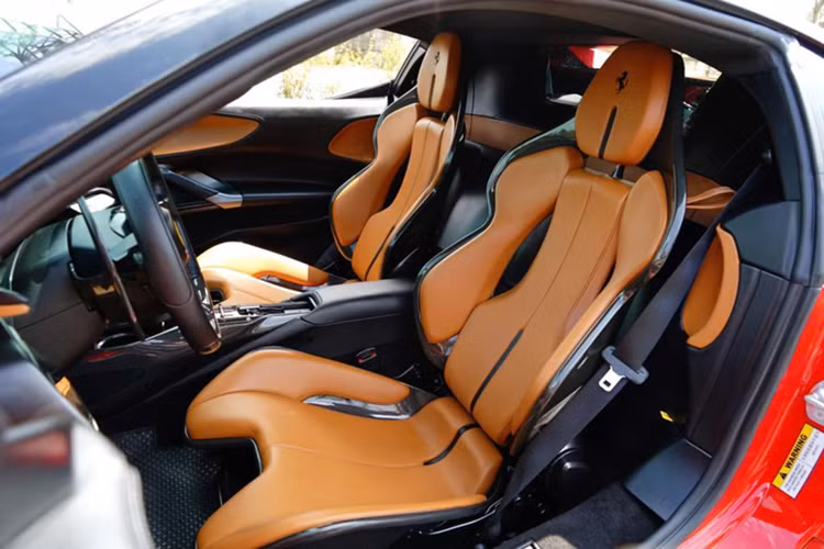 Ferrari SF90 Stradale tung cua chong cu Le Quyen tiep tuc rao ban-Hinh-5