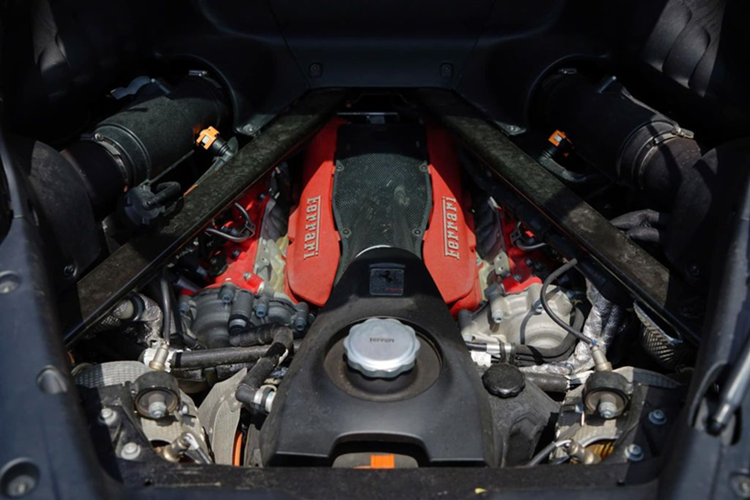 Ferrari SF90 Stradale tung cua chong cu Le Quyen tiep tuc rao ban-Hinh-4