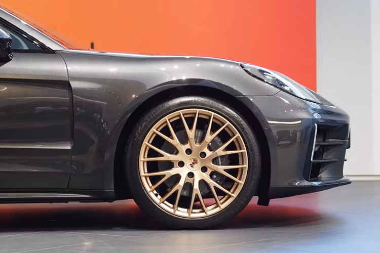 MC Thanh Thao chi 80 trieu dong 