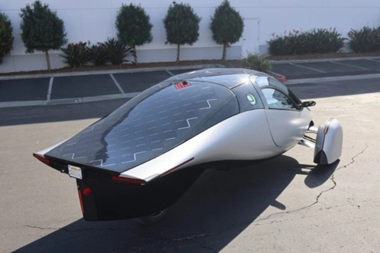 Tan thay xe dien mat troi Aptera chay 482km khong can sac-Hinh-3