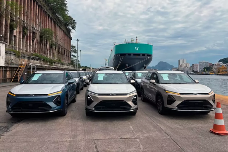 Chevrolet Captiva 2025 ra mat - xe dien My cong nghe 