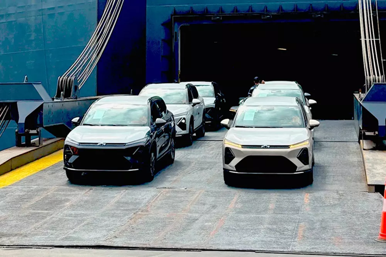 Chevrolet Captiva 2025 ra mat - xe dien My cong nghe 