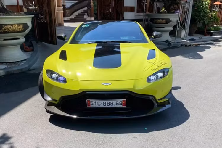 Garage oto tram ty cua dai gia Hoang Kim Khanh “sach bong” sieu xe-Hinh-3