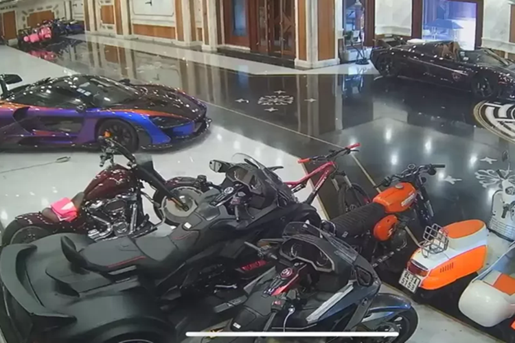 Garage oto tram ty cua dai gia Hoang Kim Khanh “sach bong” sieu xe