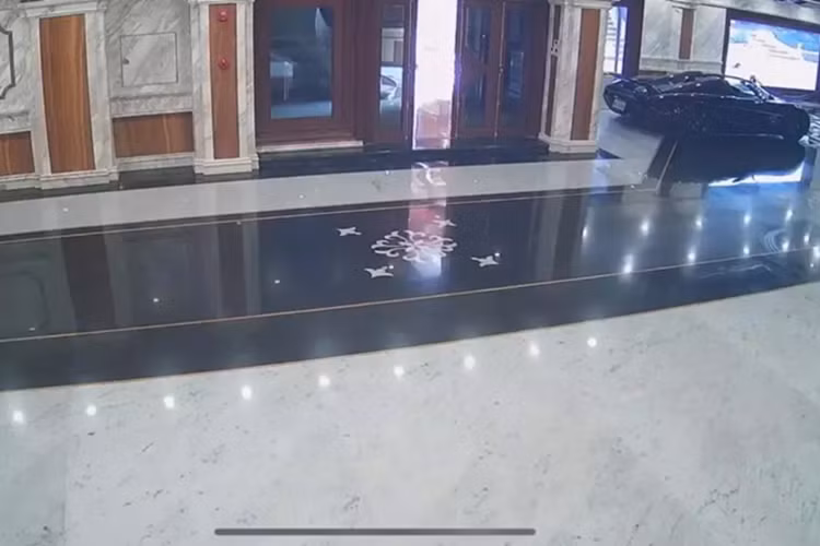 Garage oto tram ty cua dai gia Hoang Kim Khanh “sach bong” sieu xe-Hinh-2