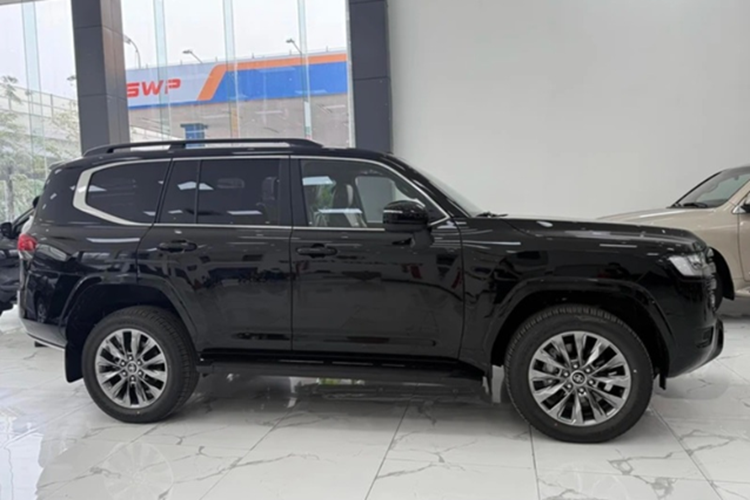 Toyota Land Cruiser 2025 “bang xuong bang thit
