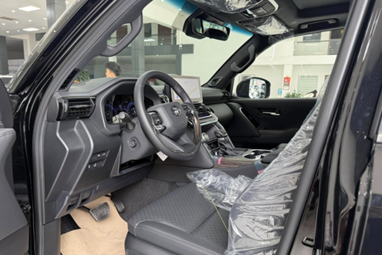 Toyota Land Cruiser 2025 “bang xuong bang thit