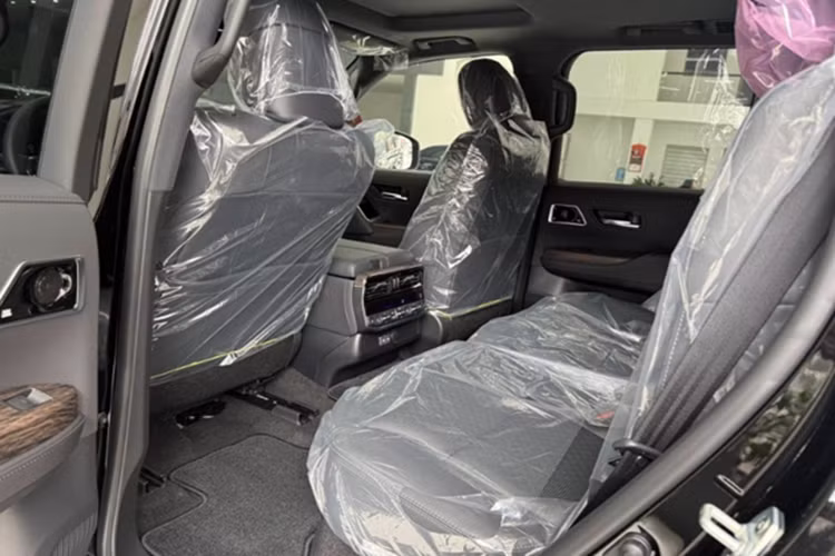 Toyota Land Cruiser 2025 “bang xuong bang thit
