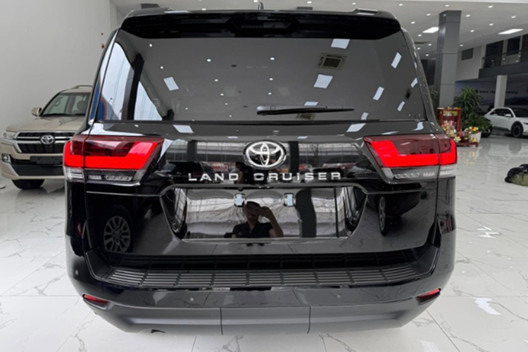 Toyota Land Cruiser 2025 “bang xuong bang thit