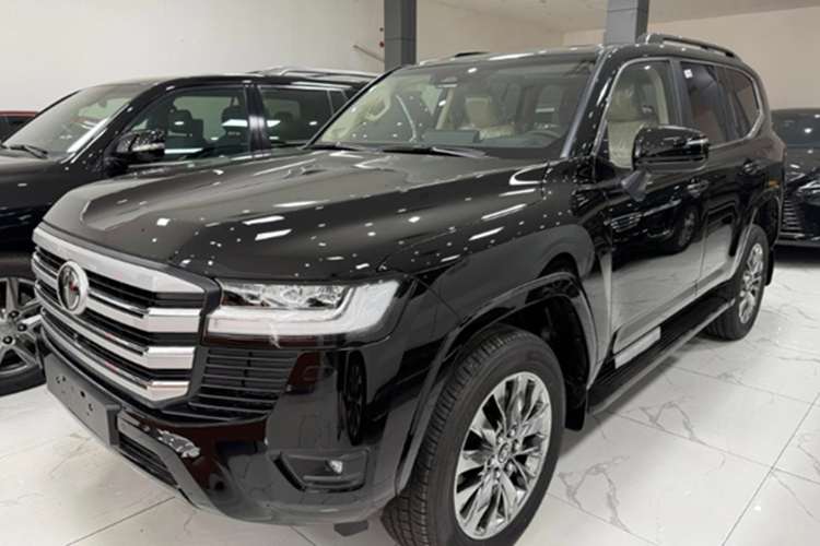 Toyota Land Cruiser 2025 “bang xuong bang thit