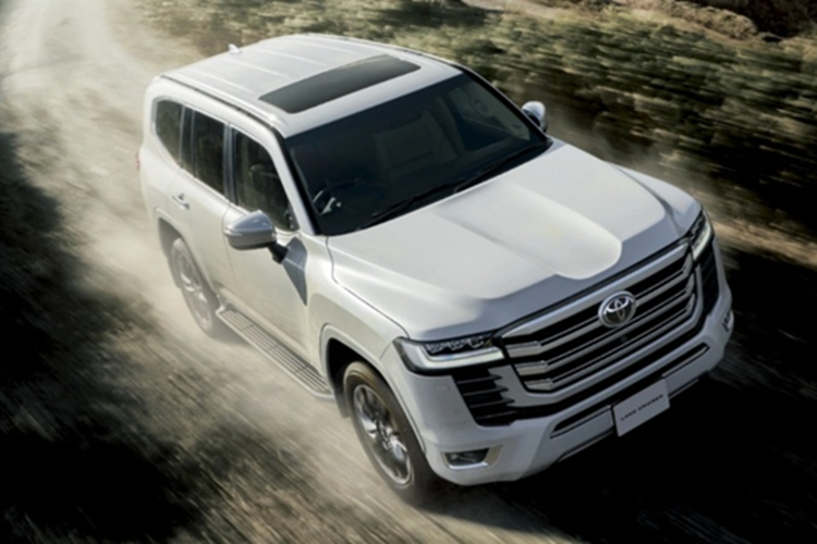 Toyota Land Cruiser 300 2025 tu 899 trieu dong dang 
