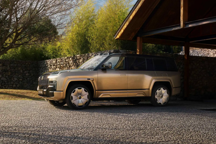 Yangwang U8L sieu sang chi 3,8 ty, 