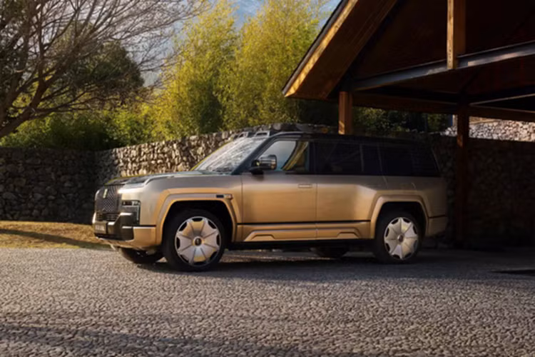 Yangwang U8L sieu sang chi 3,8 ty, 