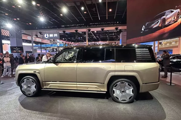 Yangwang U8L sieu sang chi 3,8 ty, 