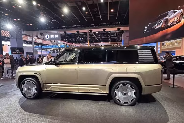 Yangwang U8L sieu sang chi 3,8 ty, 