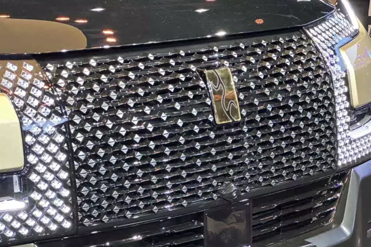 Yangwang U8L sieu sang chi 3,8 ty, 