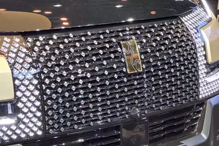 Yangwang U8L sieu sang chi 3,8 ty, 