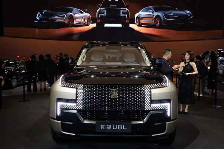 Yangwang U8L sieu sang chi 3,8 ty, 