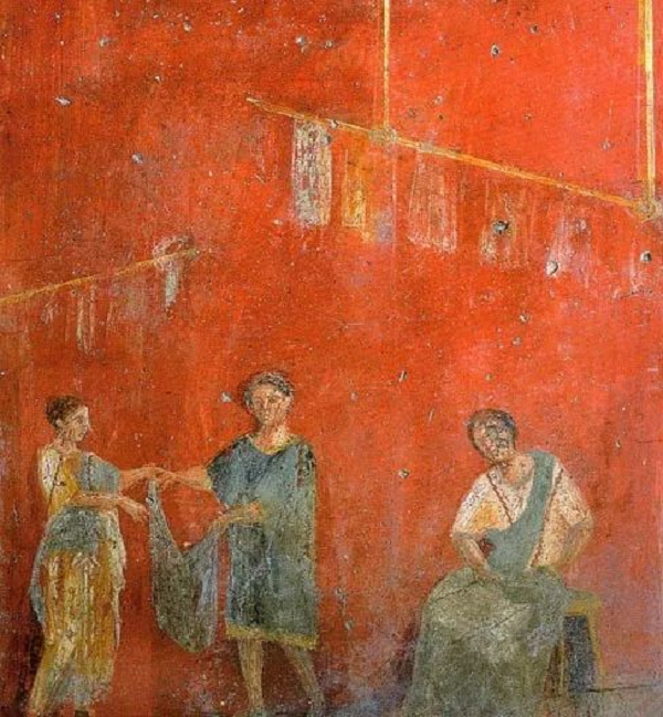 1. Giặt quần áo bằng nước tiểu: Amoniac là một trong những chất nổi tiếng nhất dùng để làm sạch. Hợp chất này có thể được tìm thấy dễ dàng trong nước tiểu nên không có gì ngạc nhiên khi người La Mã cổ đại sử dụng để giặt quần áo.