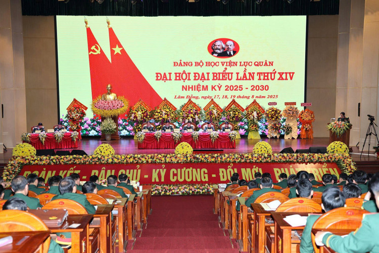 quang-canh-dai-hoi.jpg