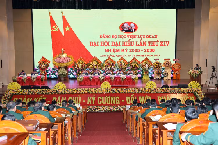 quang-canh-dai-hoi.jpg
