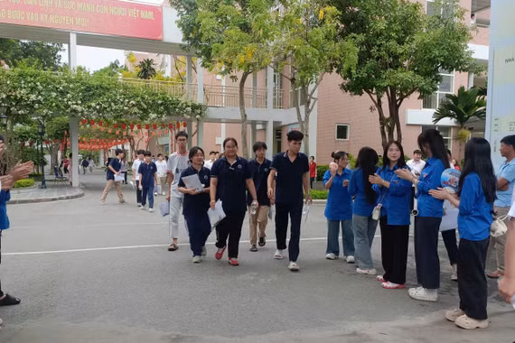 Ngưỡng điểm sàn đại học 2026: Nhiều trường chạm mốc 25 điểm